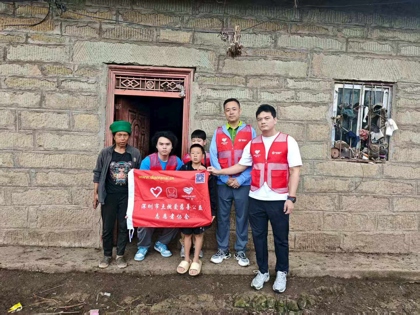 合丰机械助力“点燃爱”公益走访活动——为山区儿童点亮希望之光